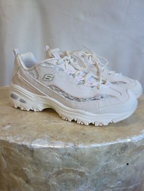 Skechers White Platform D'Lites Air cooled with memory foam